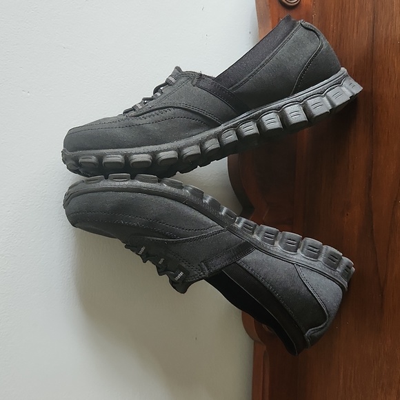 Sketchers, Sz 6.5, Textile Upper, Balance Man Made Material, Black, Hardly Worn - Picture 3 of 9
